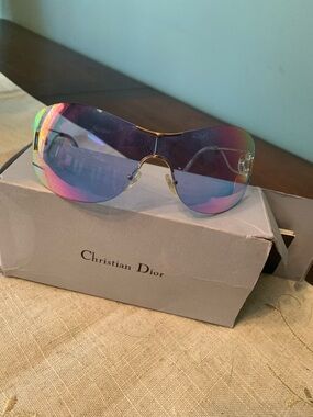 Dior Iridescent Rainbow Shield Sunglasses
All Offers Considered😃